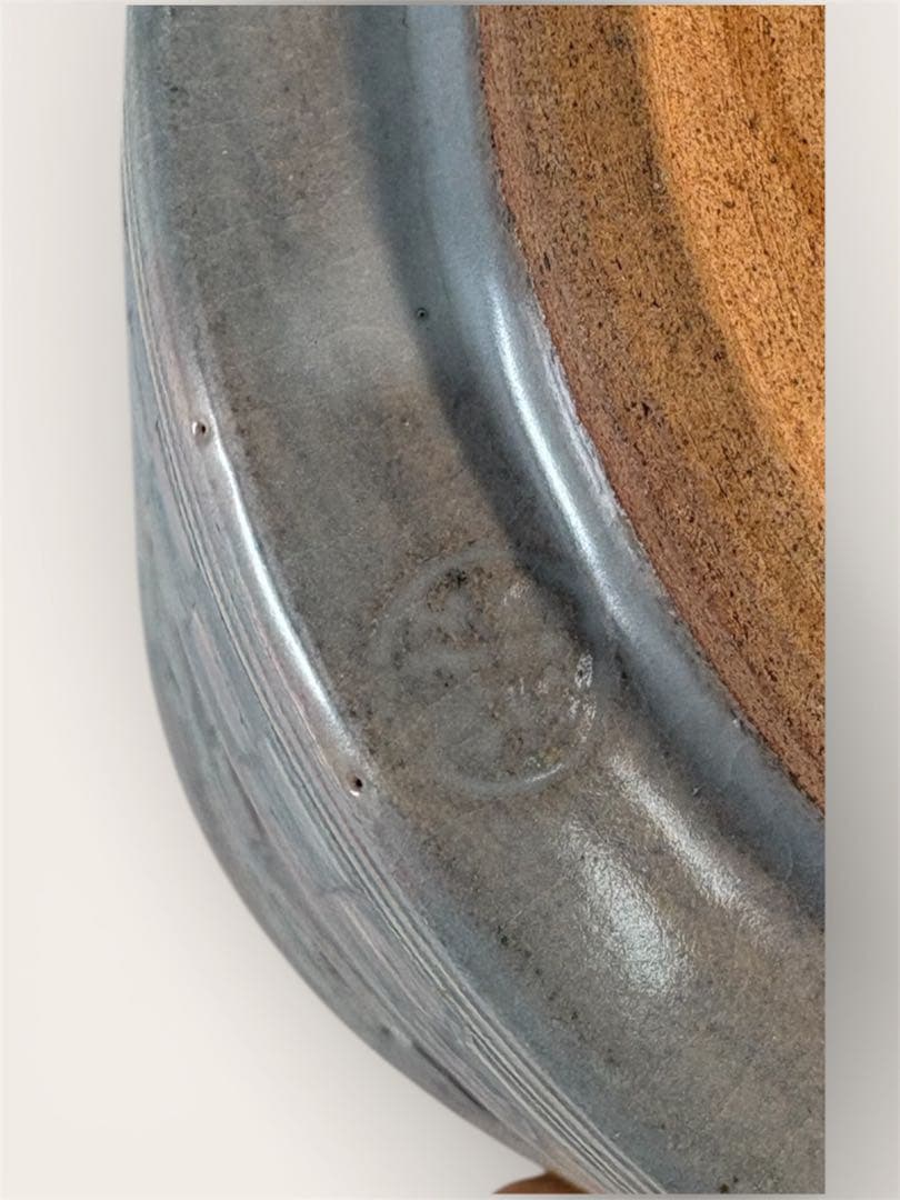 【中古品】佐久間芳山造　唐草模様彫水指（共箱）USED〈税込•送料込〉