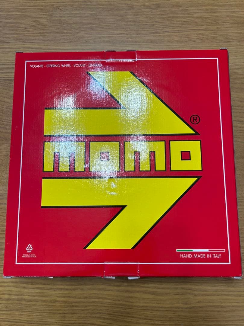 MOMO ステアリングホイール JET 32