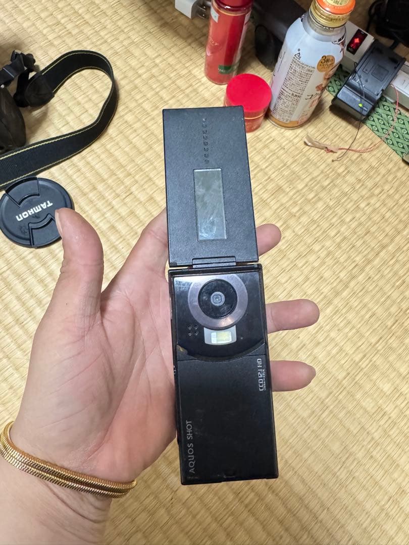 docomo SH-03B 折りたたみ式携帯電話 ブラック