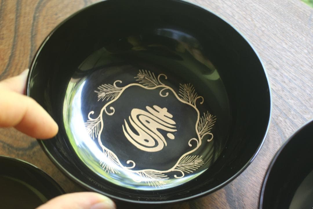 デッドストック！端正な黒漆に極上宝尽くし蒔絵のお椀2点（