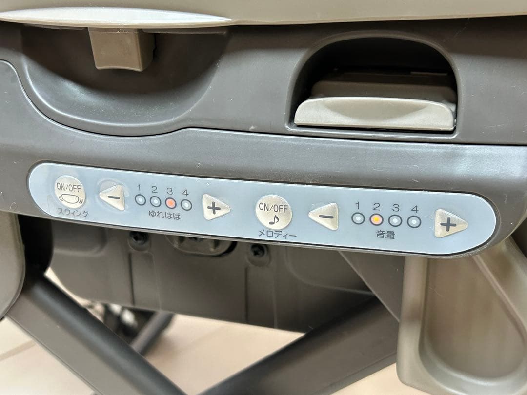 コンビ　ネムリラ オートスイング LM　電動ハイローチェア