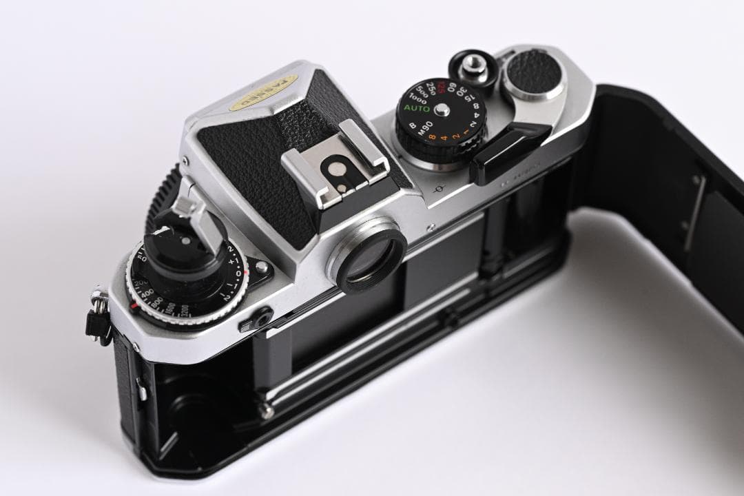 Nikon FE + Nikon SB-E フラッシュ