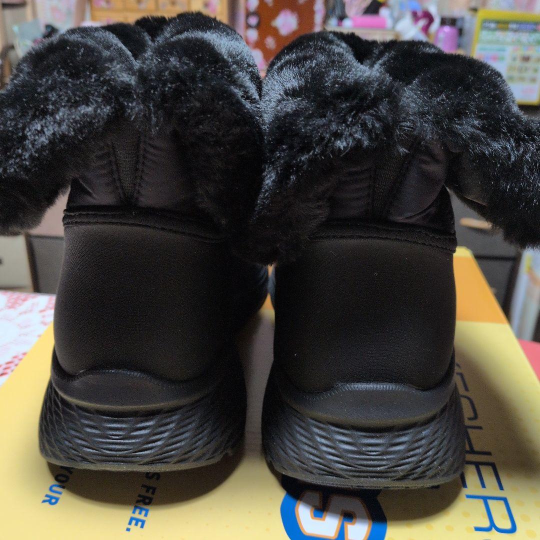 こちらは専用です。 スケッチャーズ ファー付き厚底ショートブーツ 黒24.5