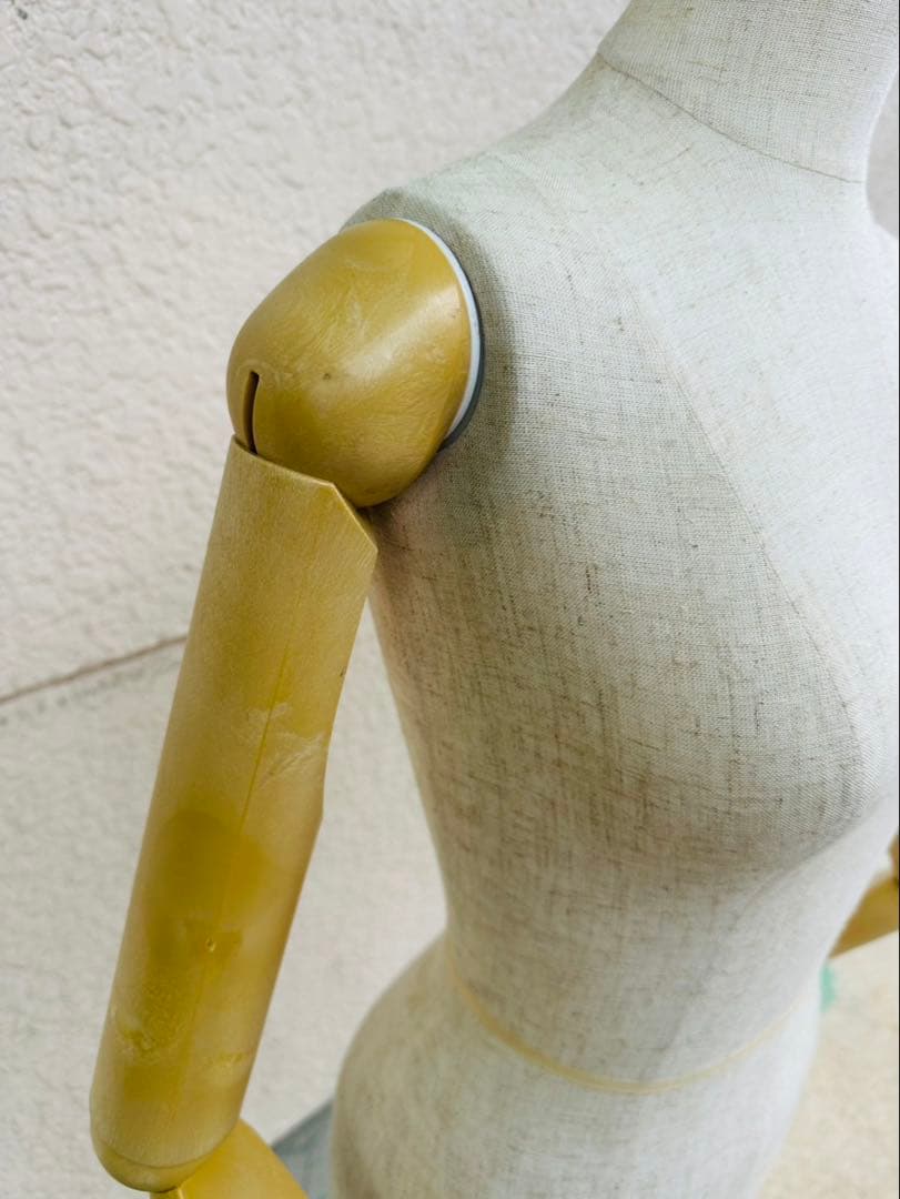 【リユース品】可動式アーム付きトルソー　レディース　マネキン