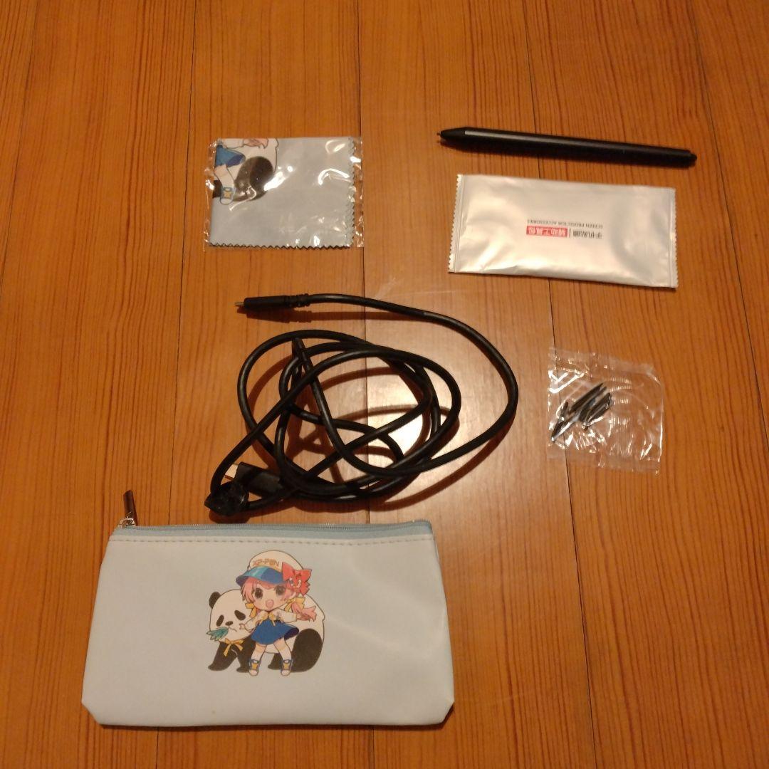 XP-Pen 液晶ペンタブレット本体と付属品