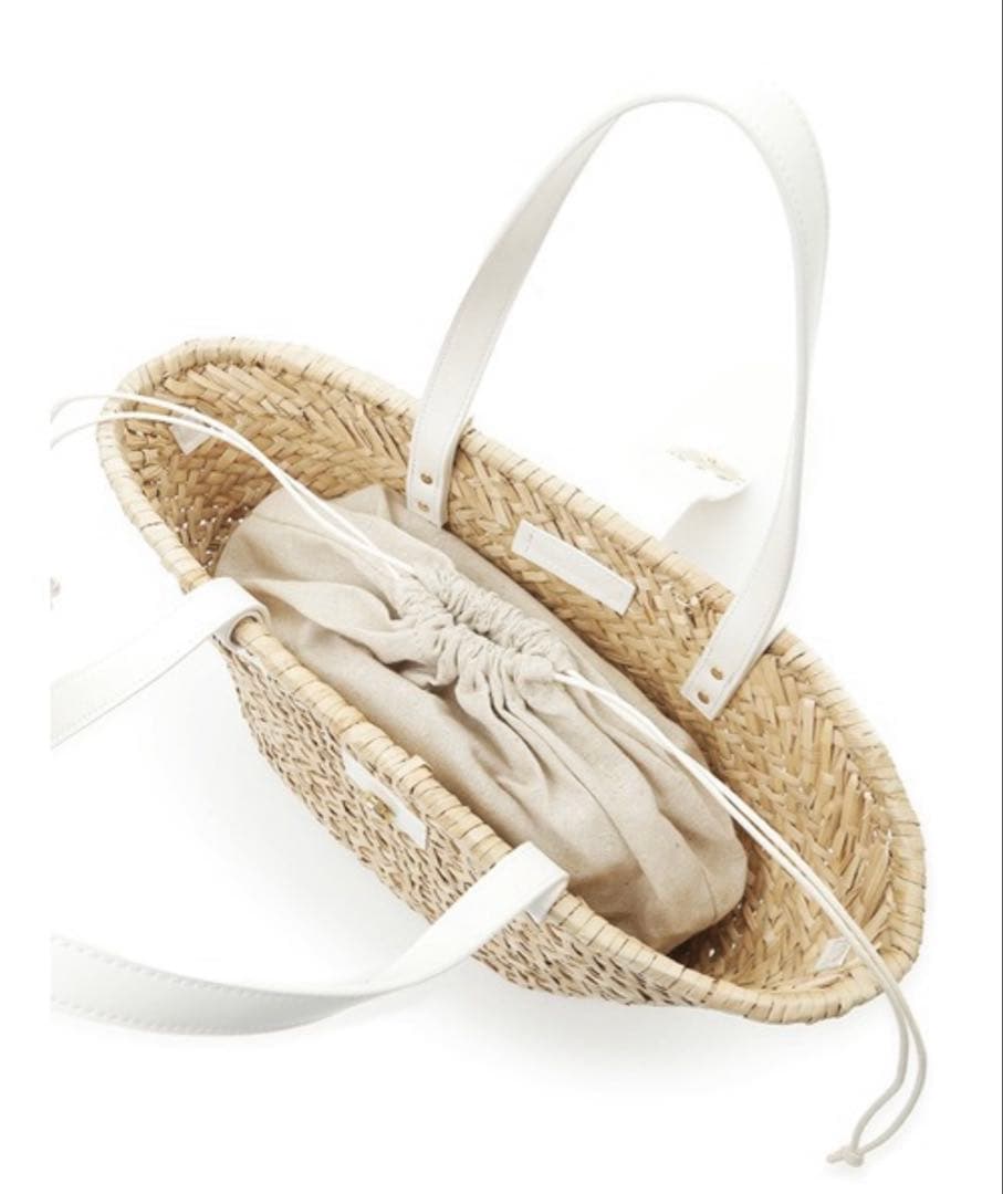 フリル付きベージュストローかごバッグ