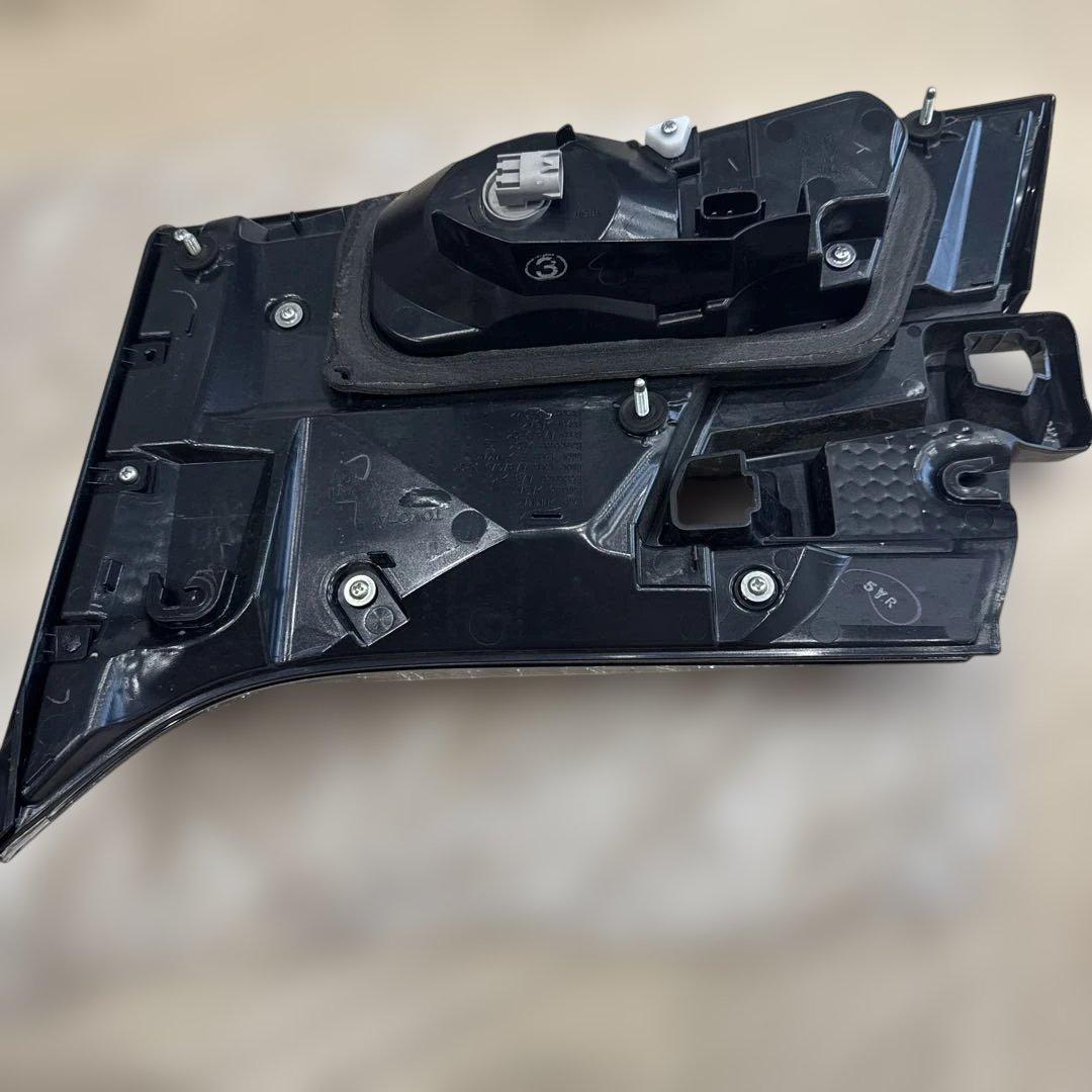 トヨタヴェルファイア30系前期 純正テールランプ 左右セット Koito製 美品