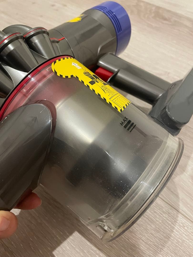 Dyson V8 Fluffy 掃除機 本体と付属品