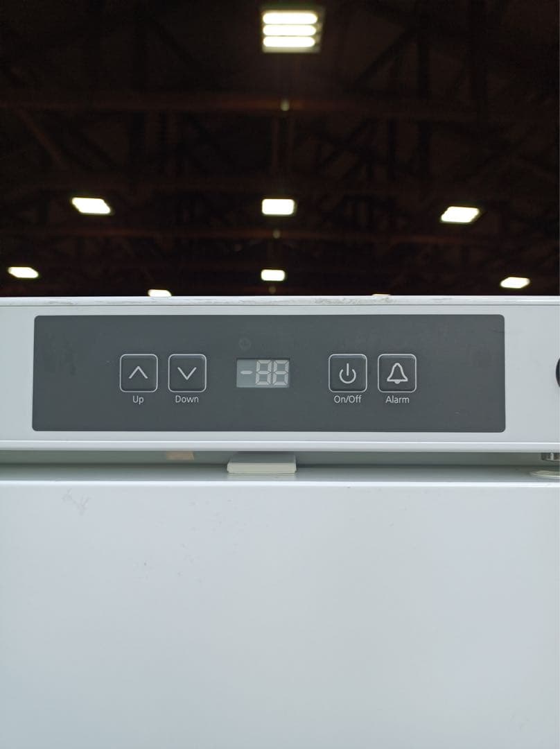 八6745【配送設置料金込み】DAIREI 冷凍庫 472L SD-521