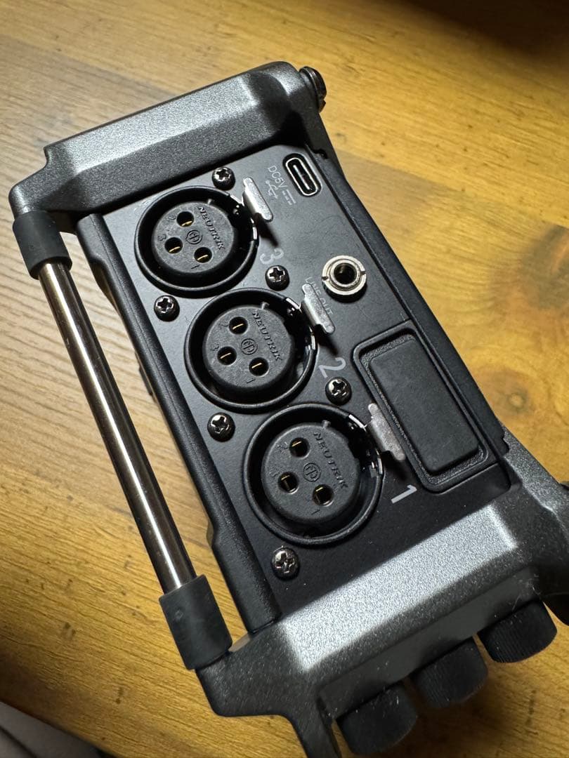 ZOOM F6 マルチトラックフィールドレコーダー