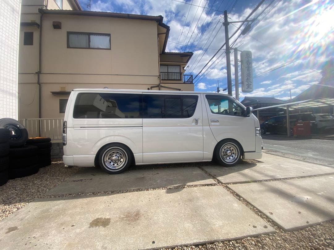 ハイエース　ホワイトリボン　15インチ
