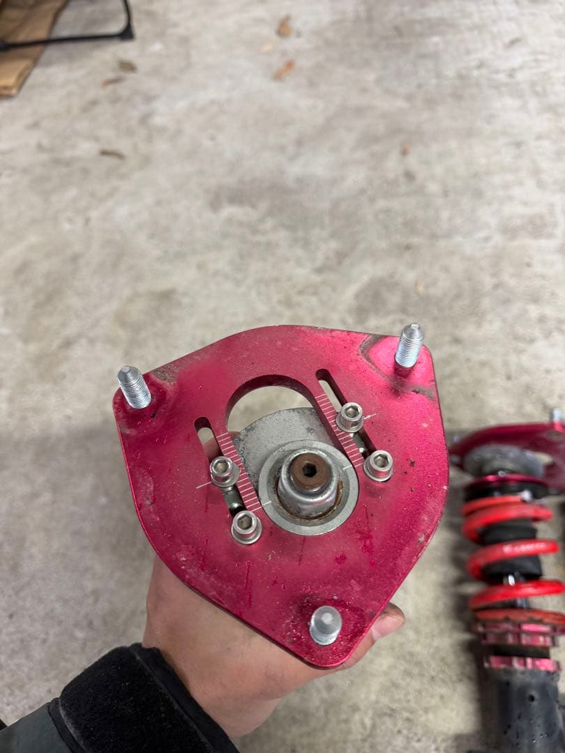 プリウスアルファの車高調　メーカー不明