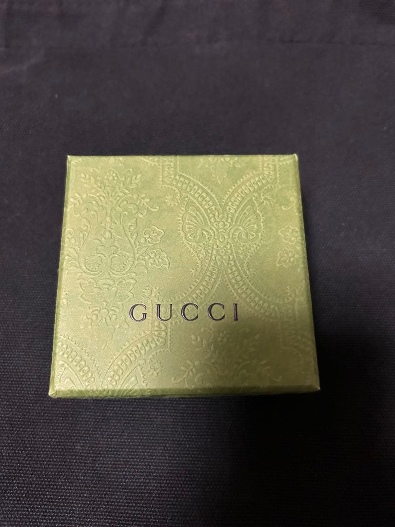 GUCCI シルバーピアス 箱・カード付