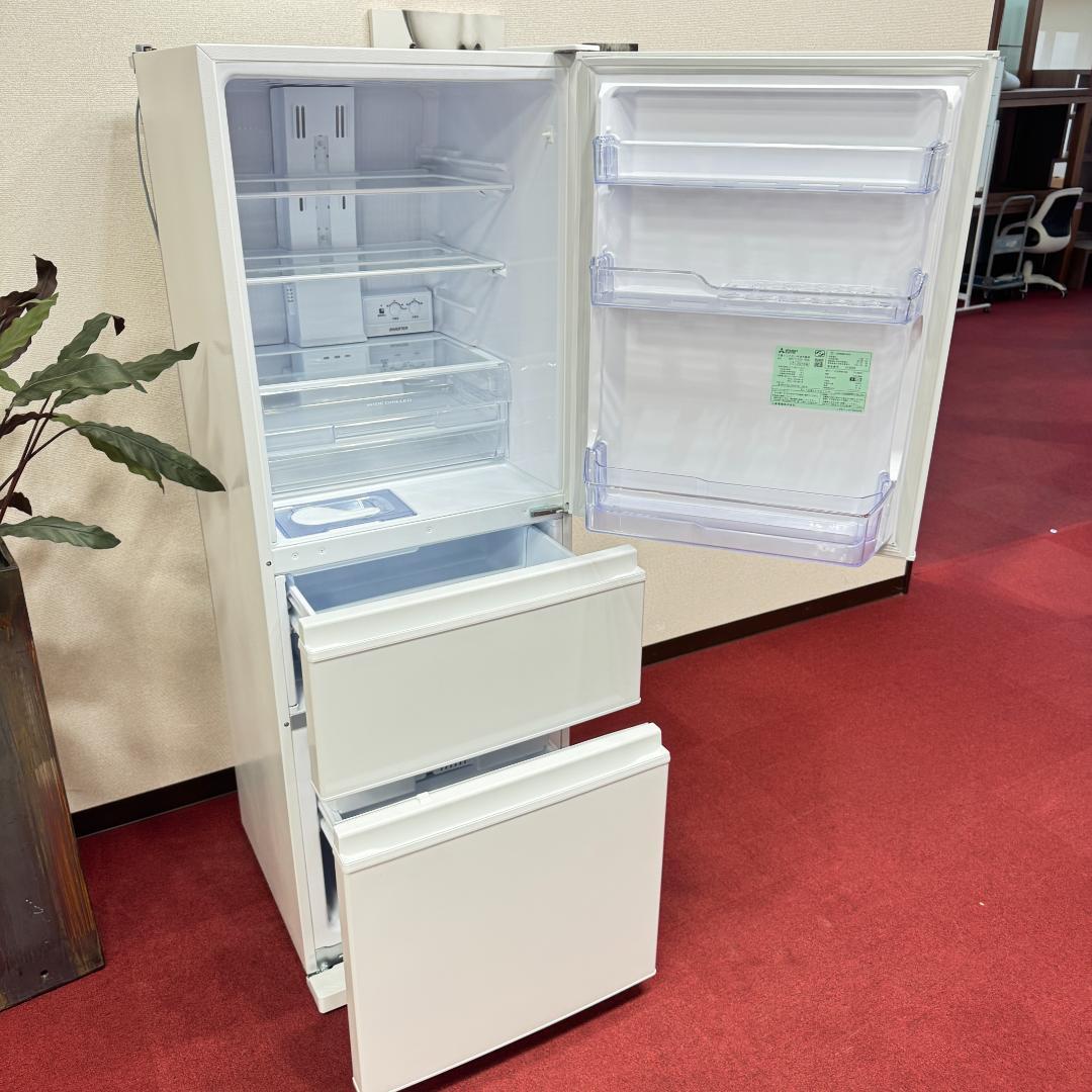 都内23区配送無料　超美品3ドア冷蔵庫2024年製　330L　MR-C33K-W