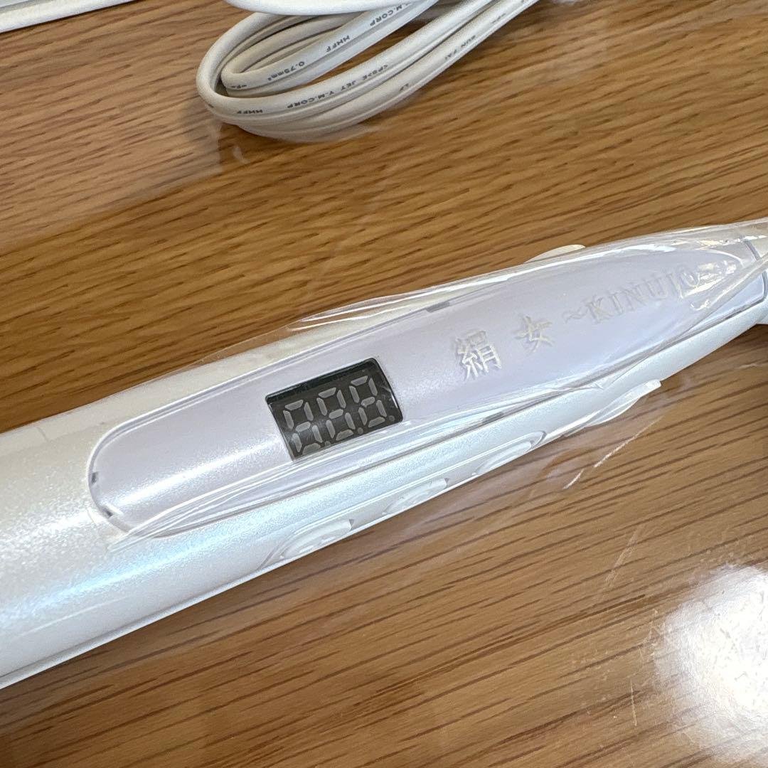 【極美品】絹女KINUJO ストレートヘアアイロン キヌジョ　ホワイト