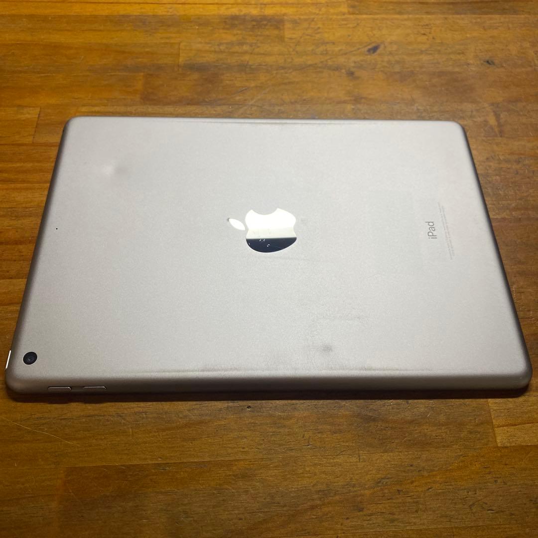 iPad 第6世代　32GB シルバー＋ペン＋ケース