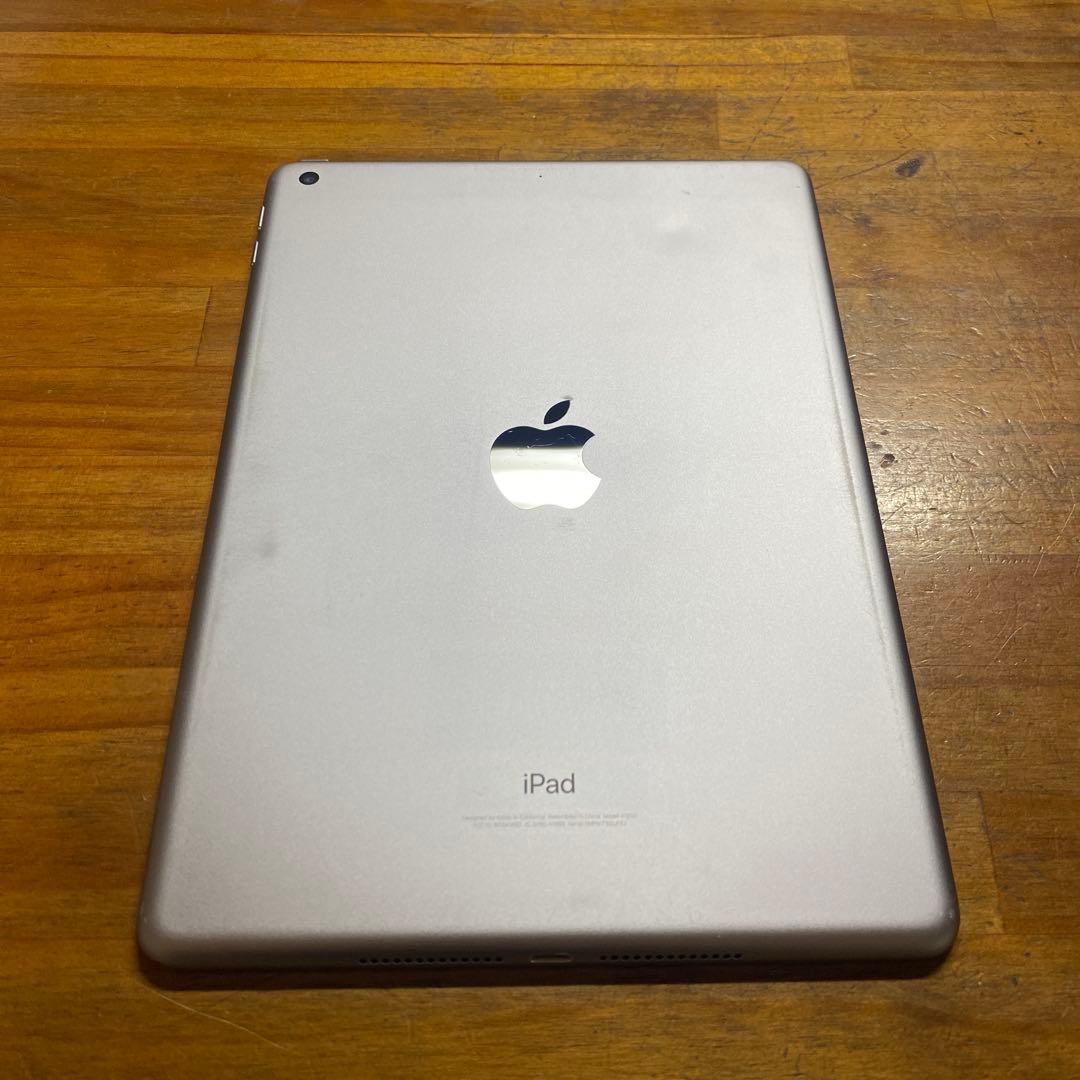 iPad 第6世代　32GB シルバー＋ペン＋ケース