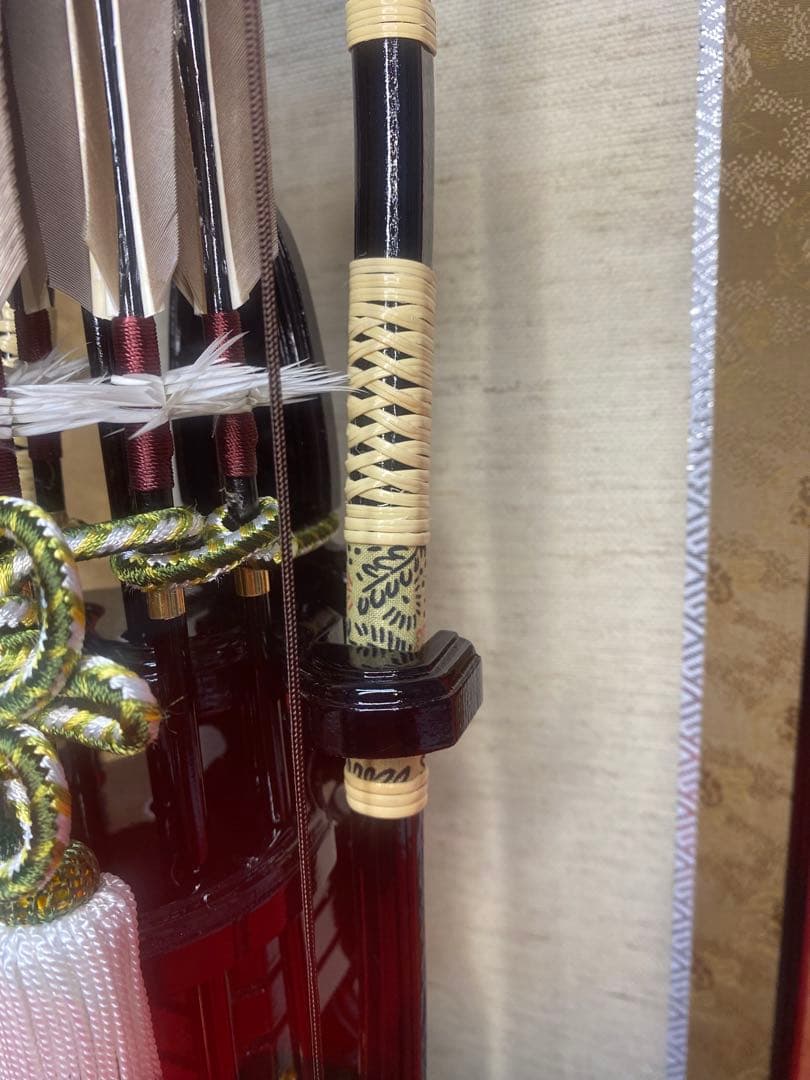 寿々登作　破魔弓　ガラスケース・水鳥鴨羽根・間口約２７×奥行約２４×高さ約６４㎝