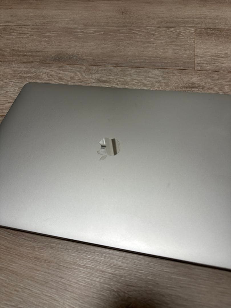 MacBook Pro（16インチ）シルバー