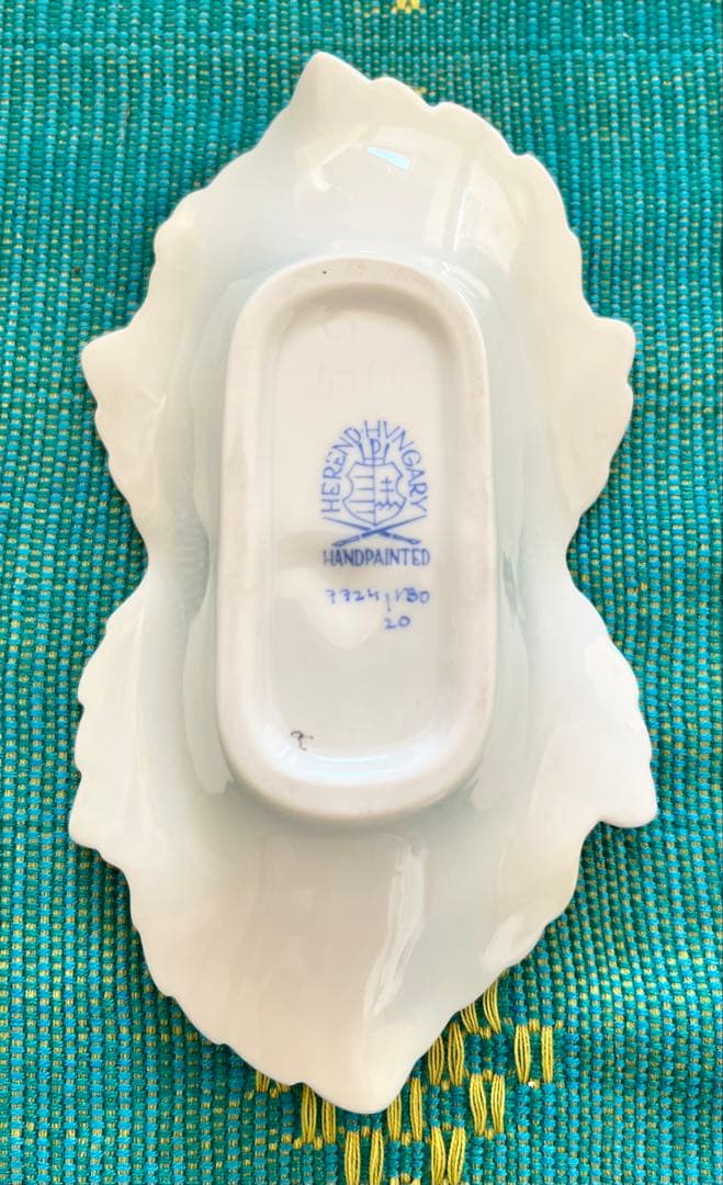 Herend金彩葉形皿 花と蝶の装飾