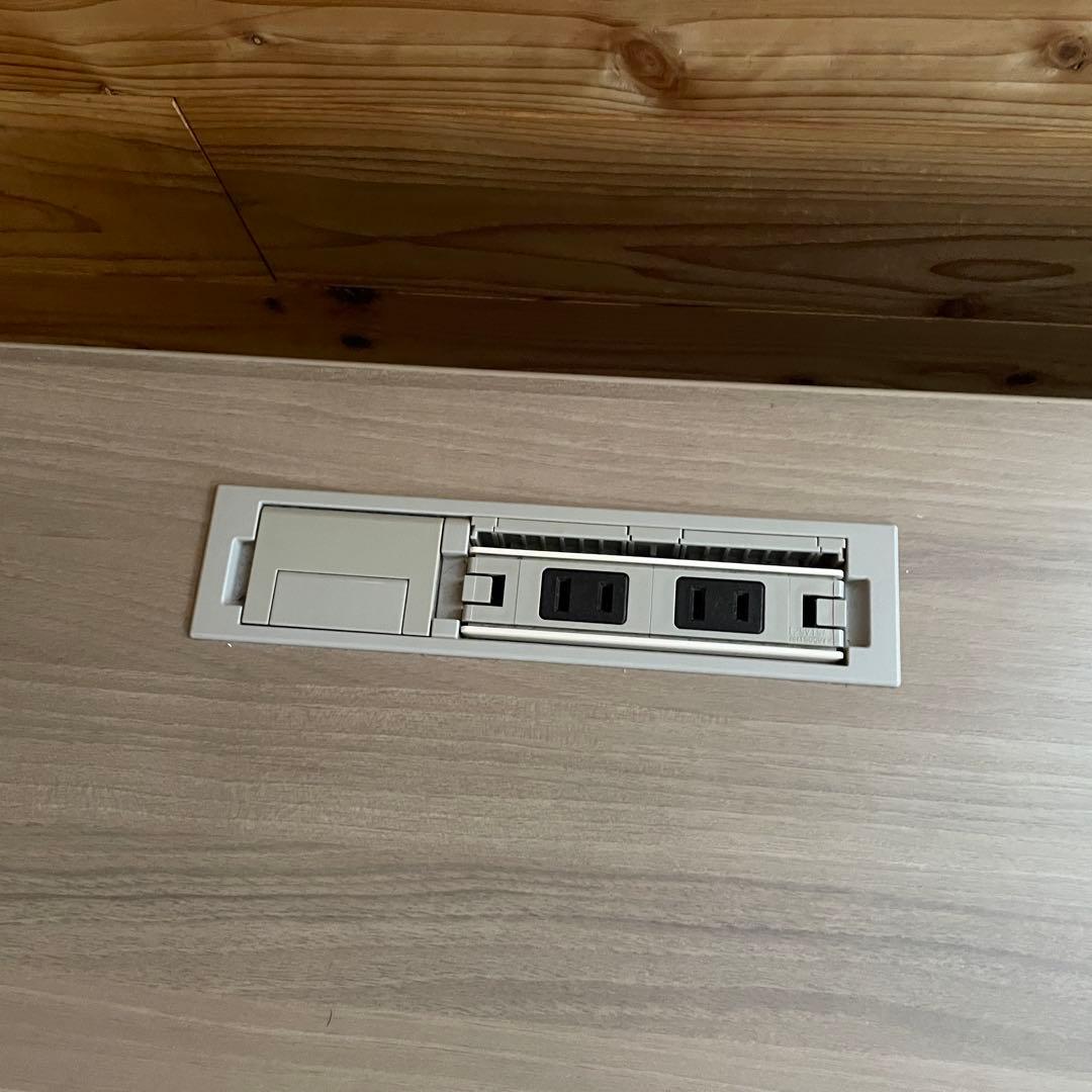 オカムラ 自動昇降デスクSwift 天板幅135×奥行67cm 25万円超