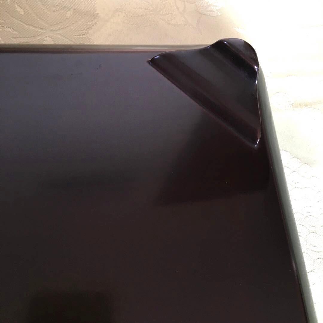 輪島塗本堅地漆器　梅蒔絵の四方脚付膳　同梅蒔絵　栗色蓋付椀　各一客セット