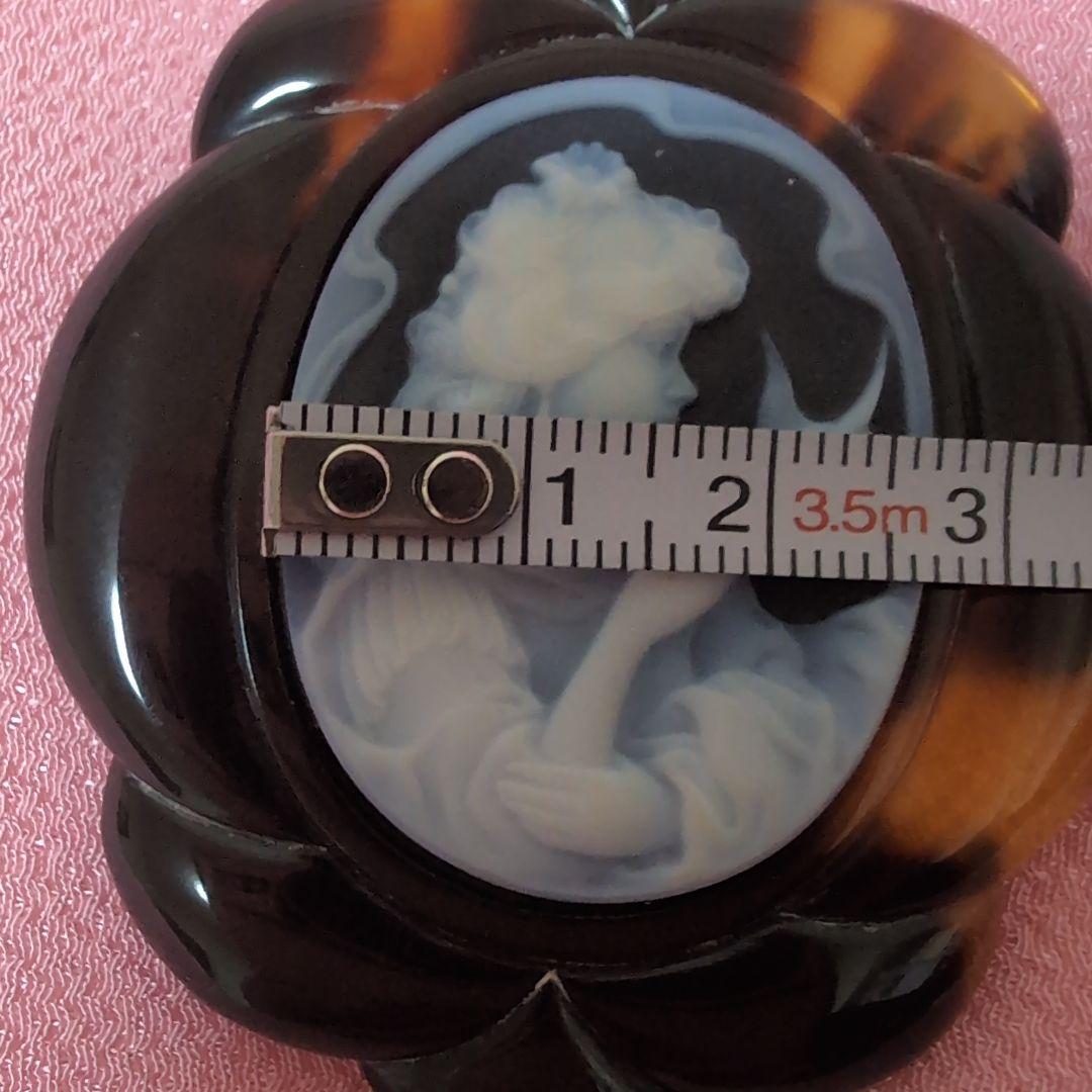 本鼈甲ストーンカメオ 女性の横顔ブローチ