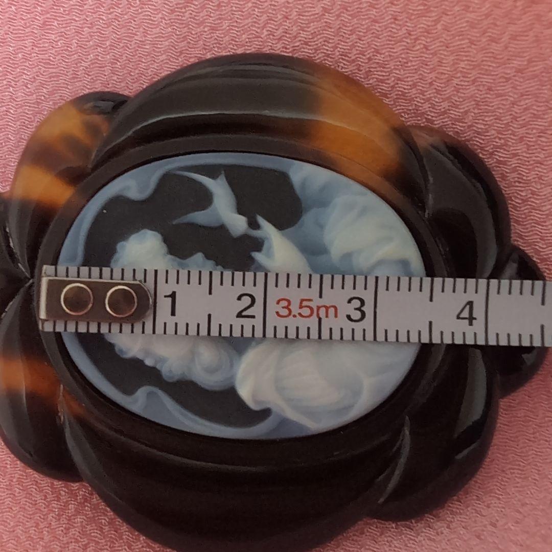 本鼈甲ストーンカメオ 女性の横顔ブローチ