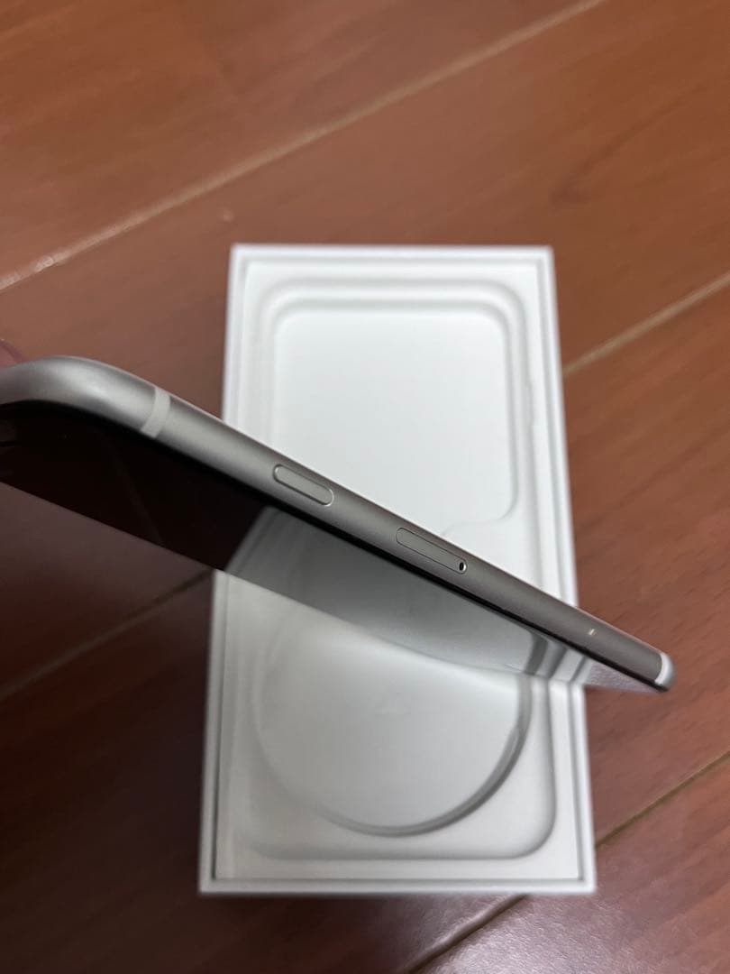 Apple iPhone SE (第2世代) ホワイト　64GB ジャンク扱い