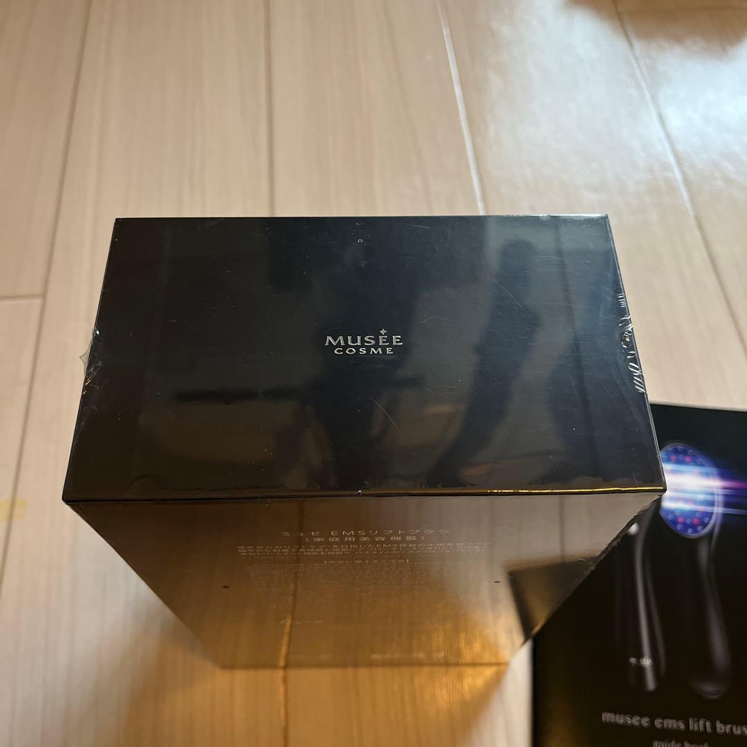 最終値下げ‼️MUSEE EMSリフトブラシ（専用ガイドブック付き）
