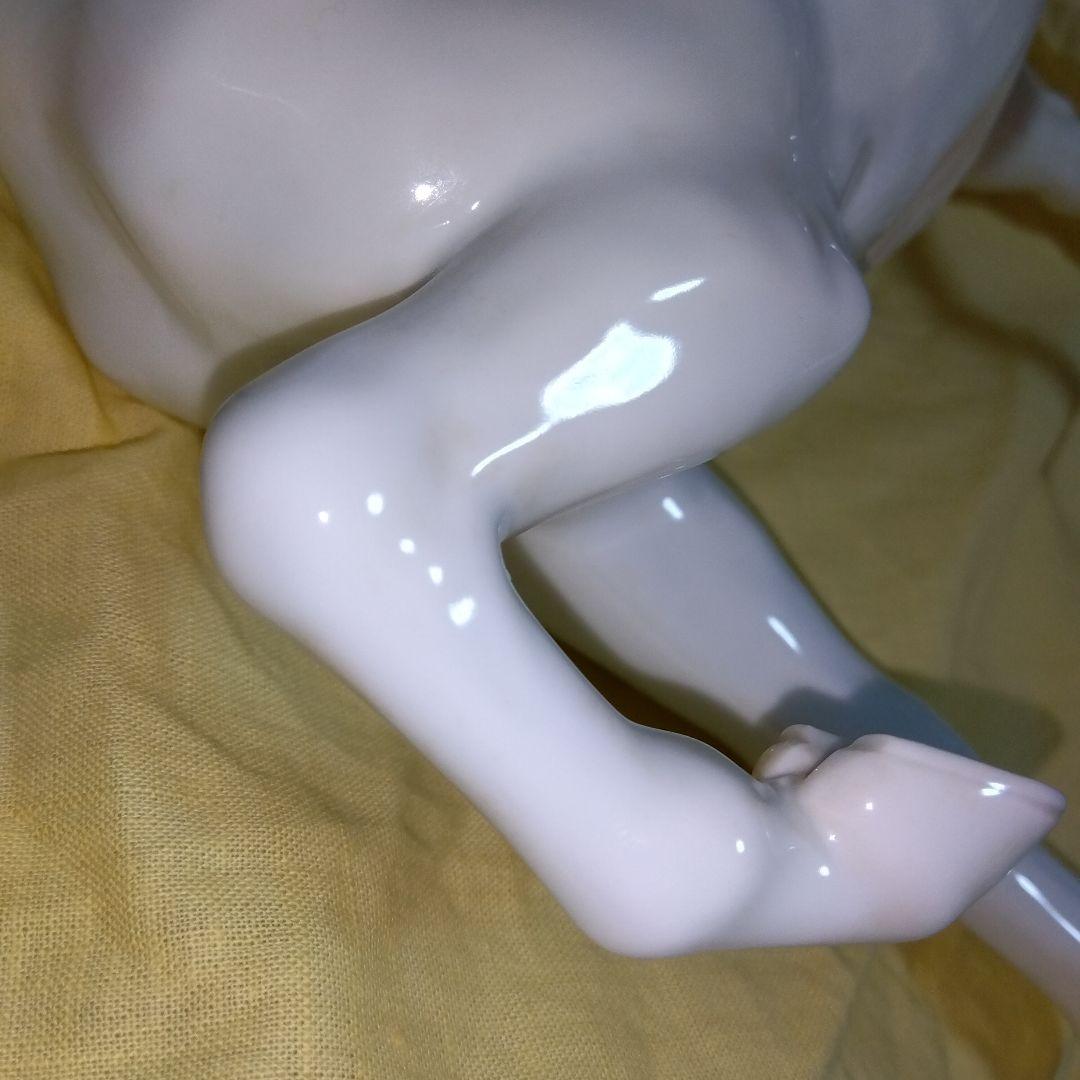 翔る白馬の置物　白磁　鍋島　大五作　桐箱入