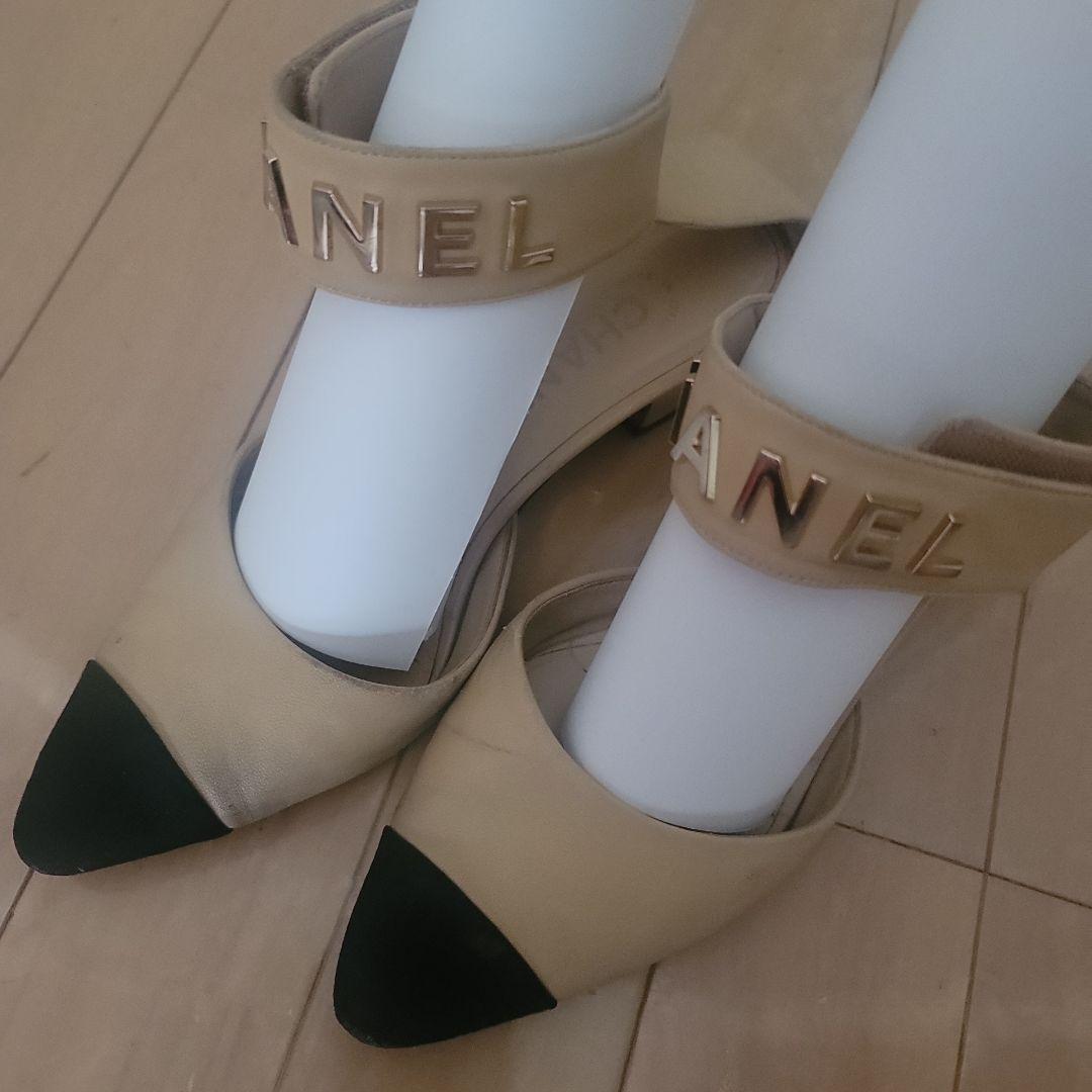CHANEL ベージュ・ブラック アンクルストラップ フラットシューズ
