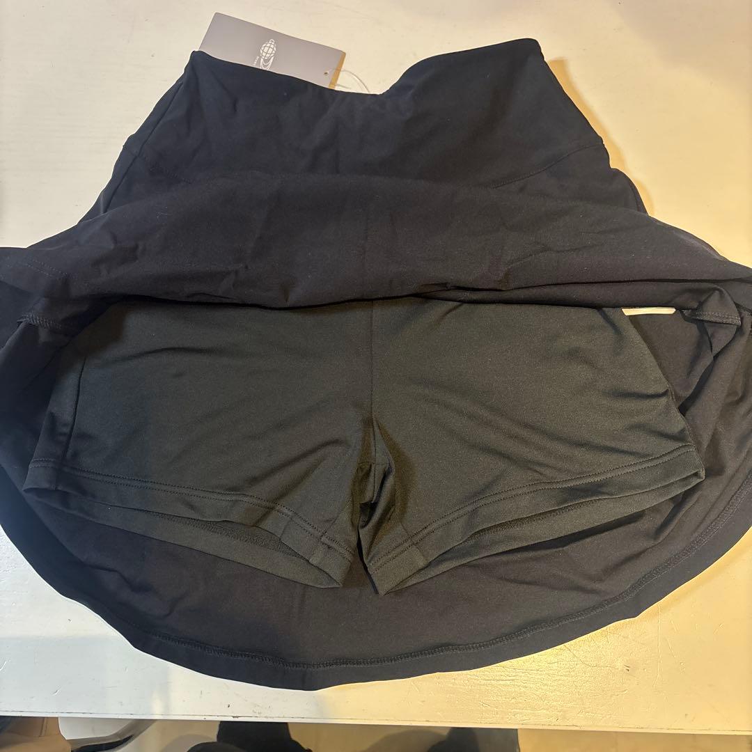 【新品・未使用】【タグ付き】 黒フレアスカート ショートパンツ付き
