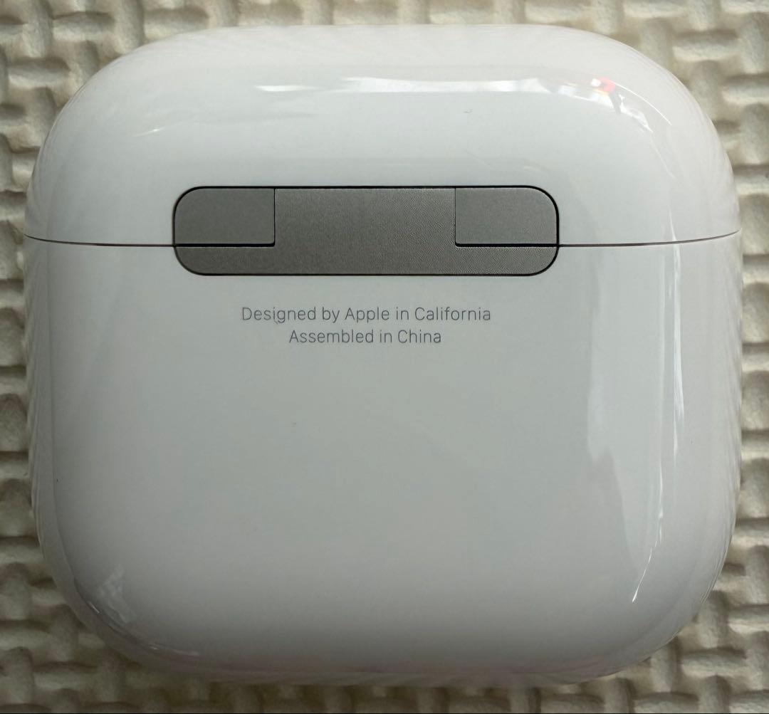 【大幅値下げ中】AirPods 4 本体 箱あり　iFaceカバー付き