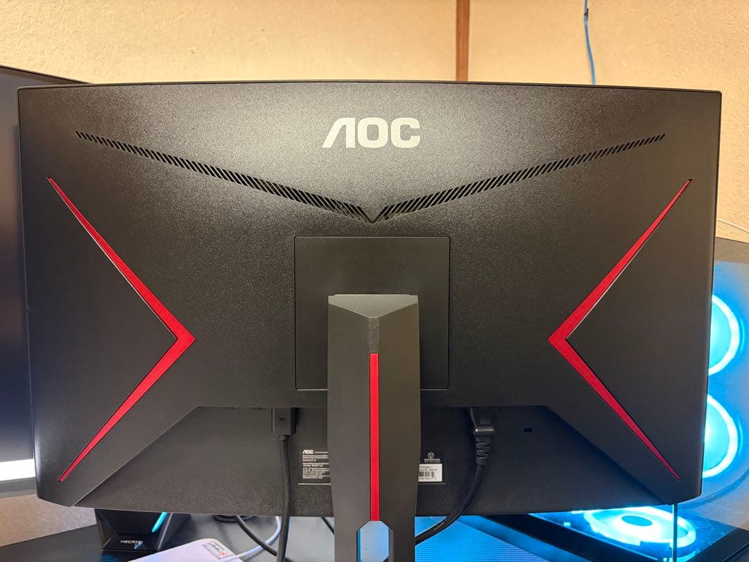 AOC C27G2ZE 27インチ湾曲ディスプレイ本体