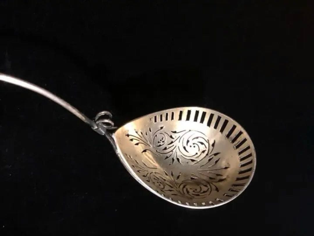 アンティーク　スターリングシルバーの穴開きレードル