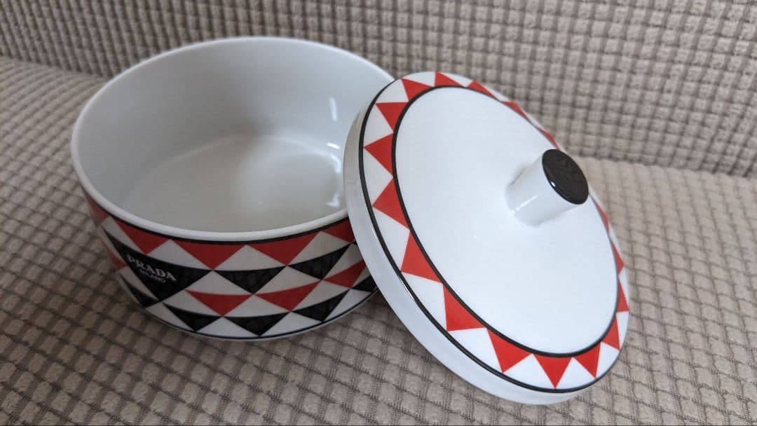 PRADA　ジュエリーボックス♪　ポーセリン　　箱あり　新品未使用　陶器