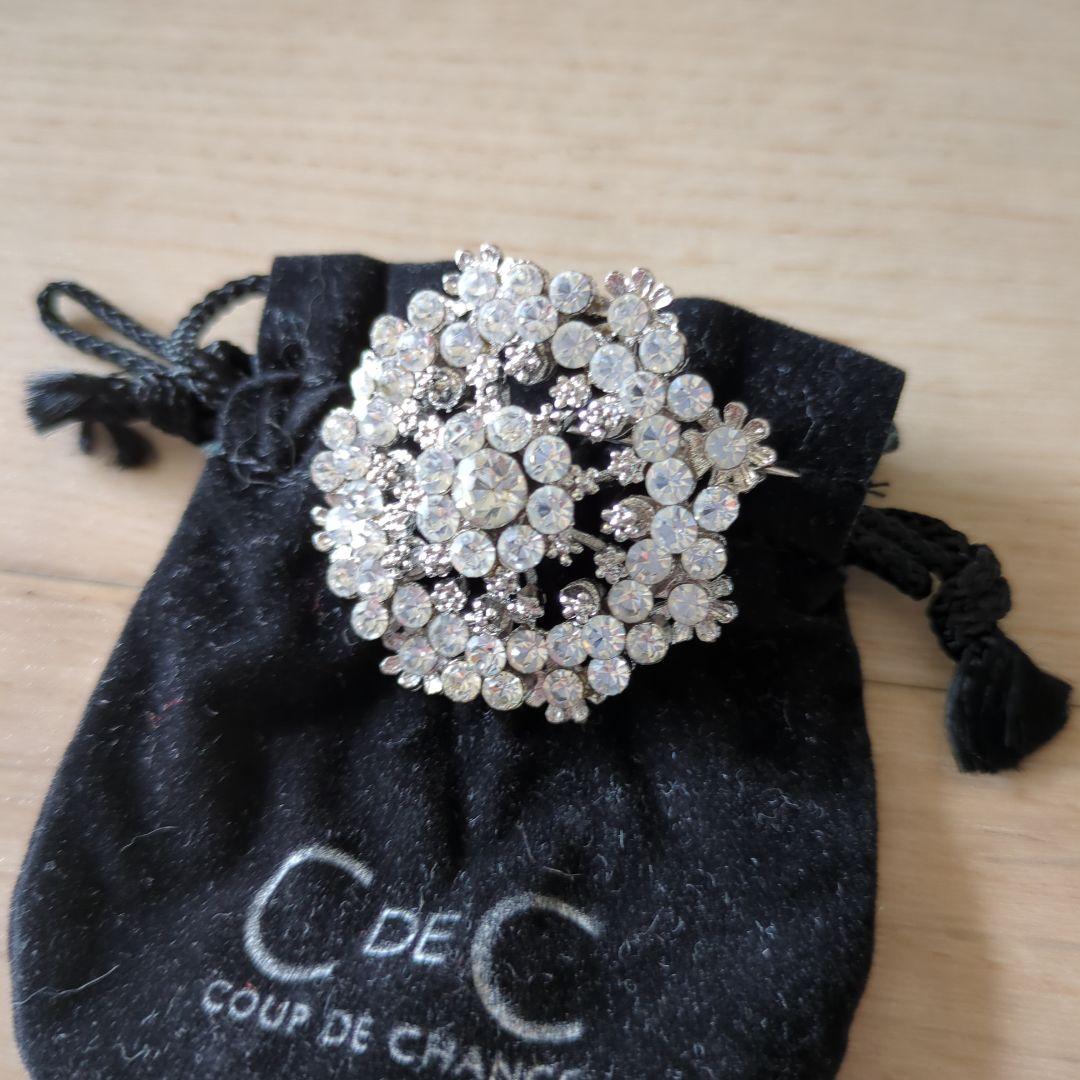 いち　C de C 花モチーフ ブローチ シルバー、ウエディングキティ