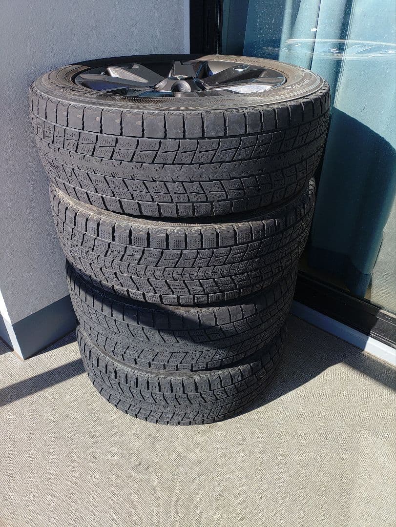デリカD5純正タイヤ　225/60/18スタッドレス