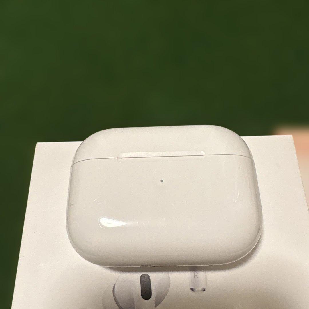 【美品】AirPods Pro 第2世代 A2698 spigenケース付き