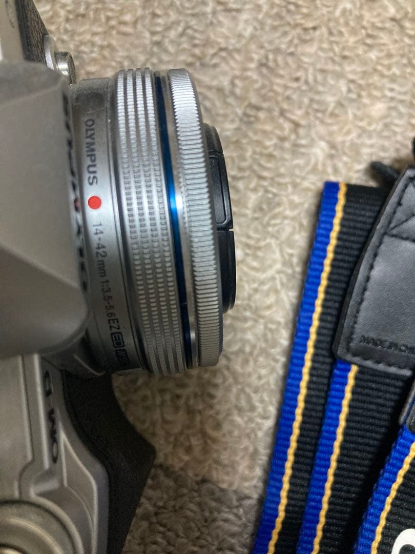 OLYMPUS E-M10 Mark II シルバー 14-42mm