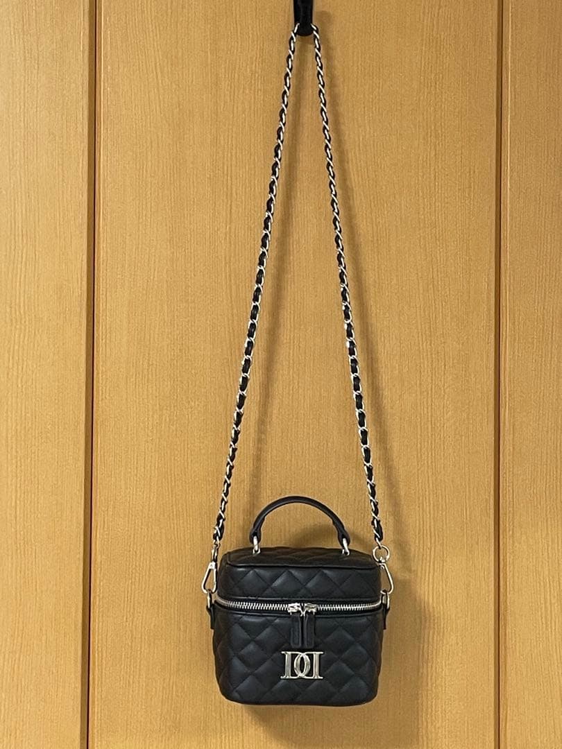 Darichダーリッチ キルティングスクエアミニバック シルバーパーツ ブラック
