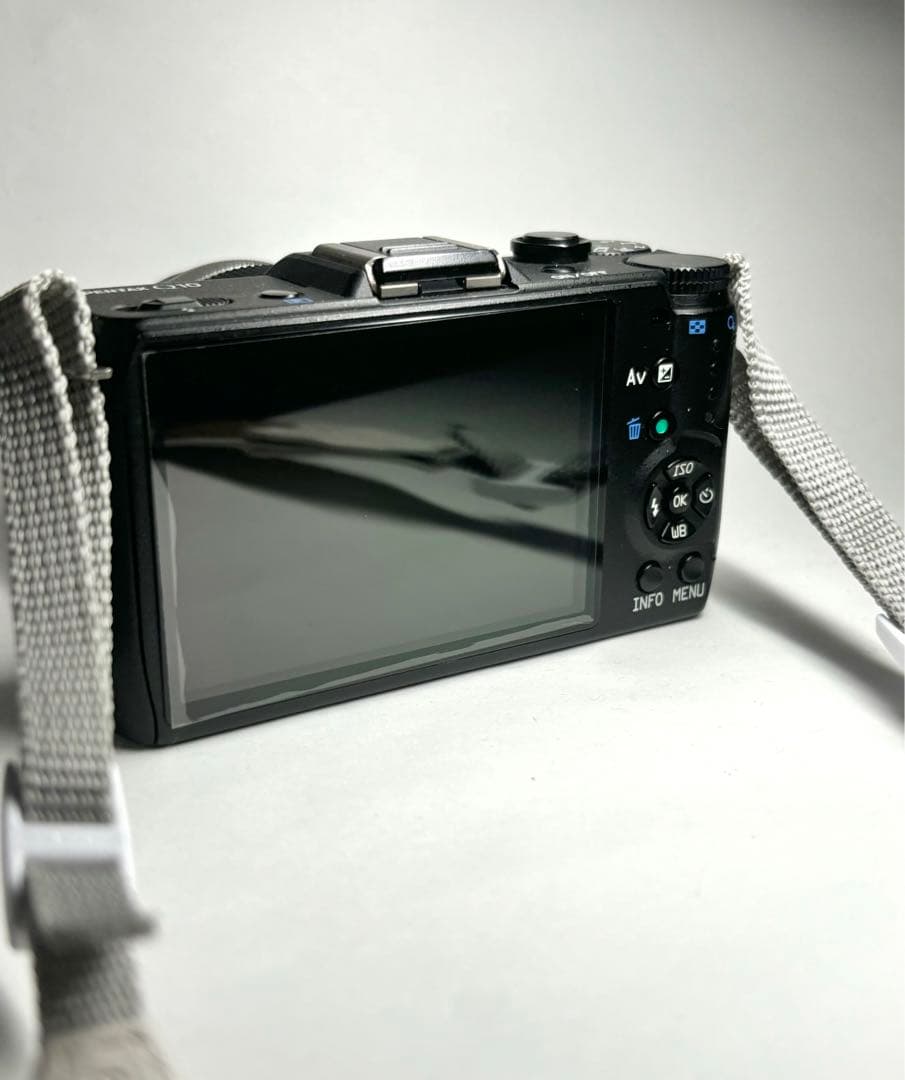 【ジャンク 】ペンタックスPENTAX Q10 専用ケース、バッテリー×5本