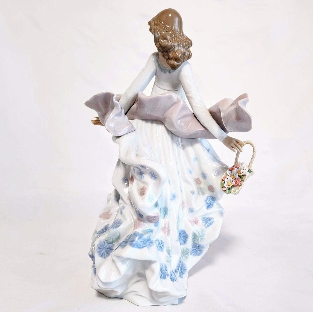 リヤドロ【美品】フィギュリン《春の輝き》No.5898