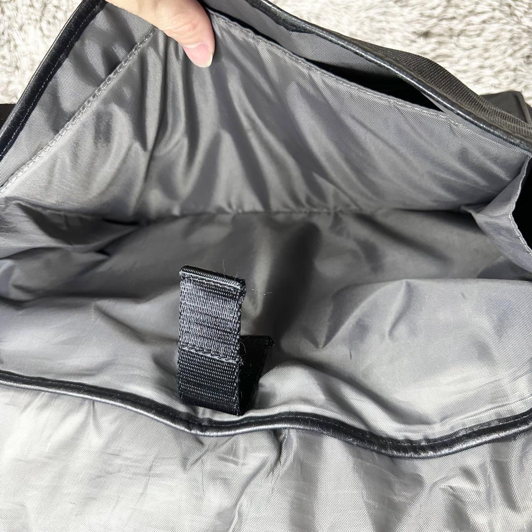 ハンティングワールド　メッセンジャーバッグ　レザー　キャンバス　黒　ショルダー