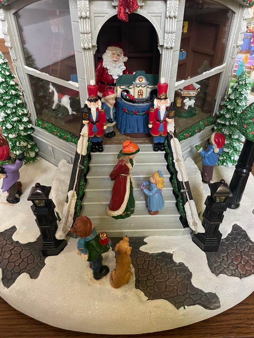 コストコ　Santa's Toy Shop クリスマスディスプレイ