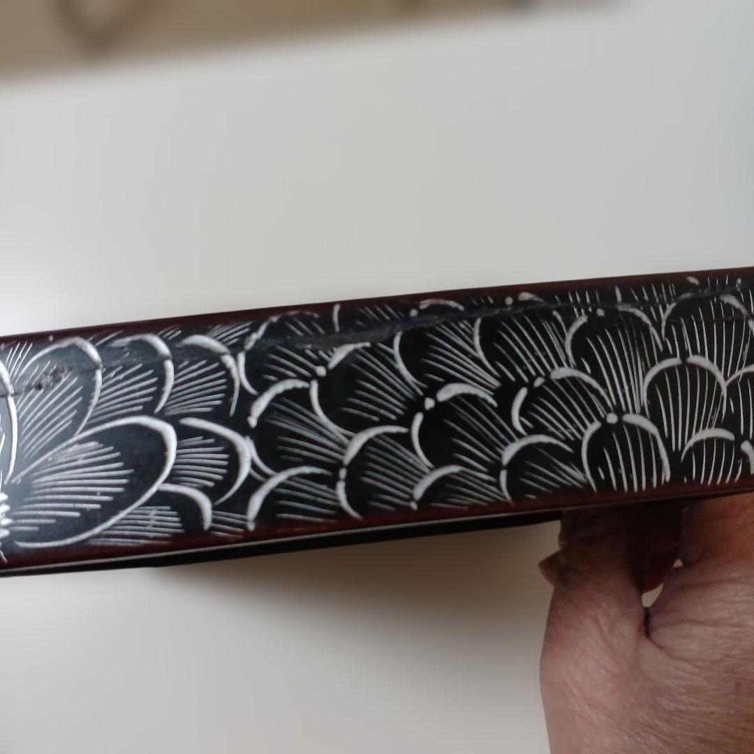 お茶道具、茶箱、銀漆花紋、輪島塗。蓋に補修の後あり、最後に、2枚写真あり。