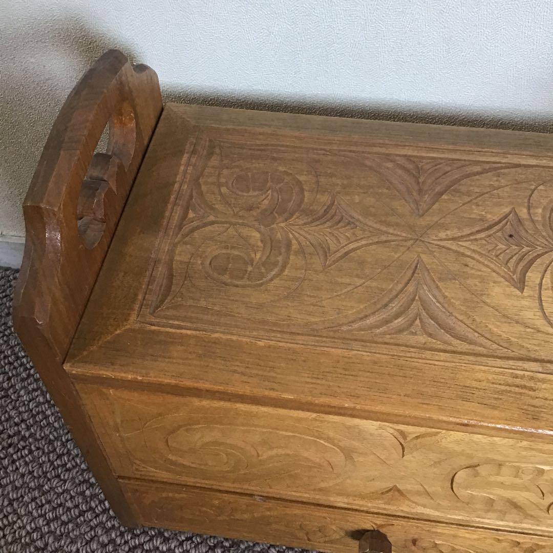 美品☆アイヌ工芸　木彫　アンティーク　アイヌ紋様　収納ボックス