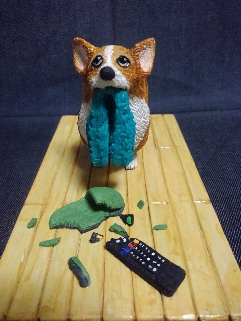 木彫りのコーギー