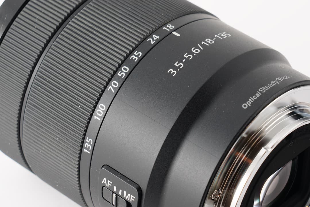 【ほぼ新品】SONY 高倍率ズーム SEL18135 フードキャップ付き